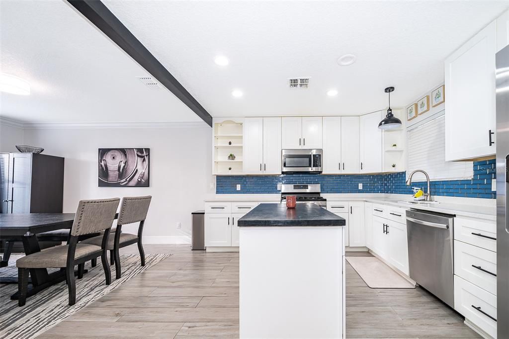 En Renta: $3,795 (5 camas, 2 baños, 1927 Pies cuadrados)