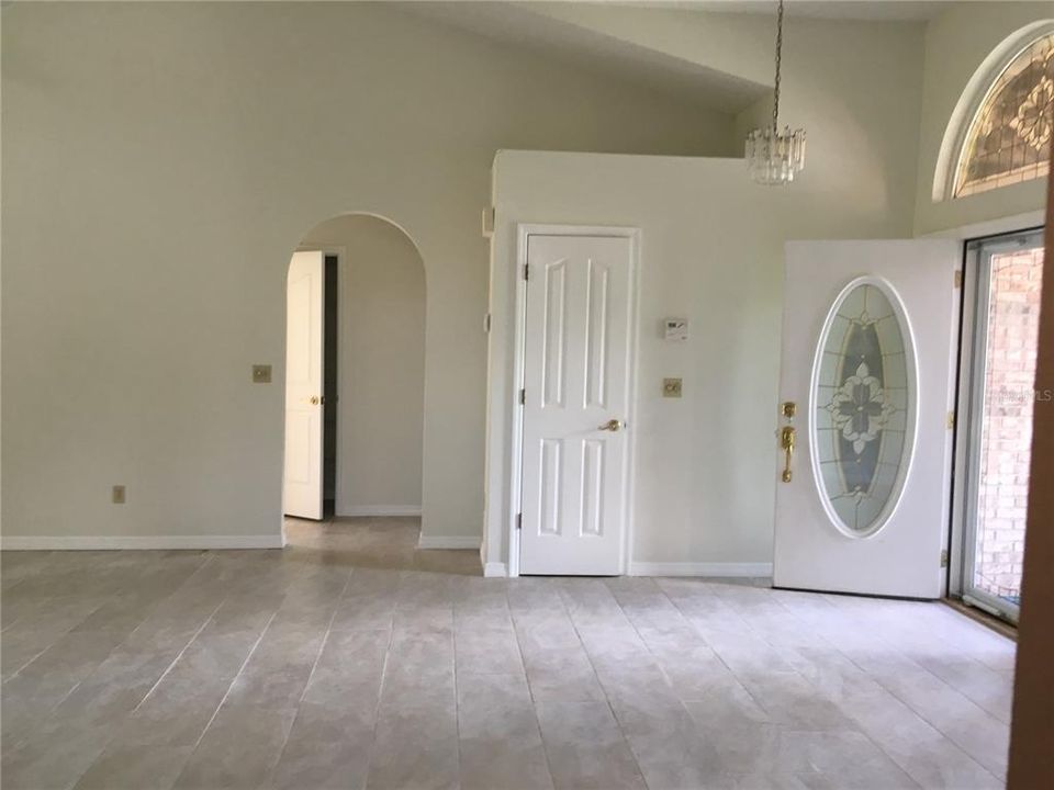 En Renta: $2,600 (3 camas, 2 baños, 1850 Pies cuadrados)
