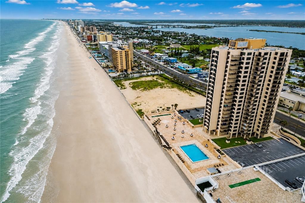 На продажу: $369,000 (2 спален, 2 ванн, 1072 Квадратных фут)
