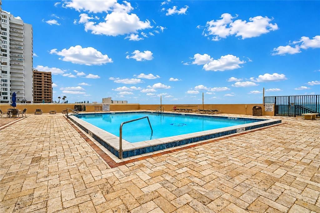 На продажу: $369,000 (2 спален, 2 ванн, 1072 Квадратных фут)