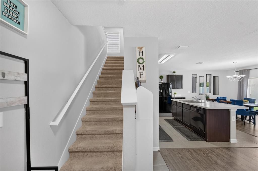 На продажу: $329,900 (4 спален, 2 ванн, 2086 Квадратных фут)