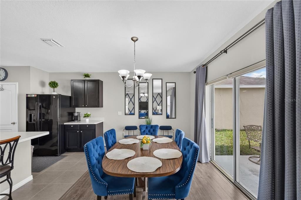 На продажу: $329,900 (4 спален, 2 ванн, 2086 Квадратных фут)