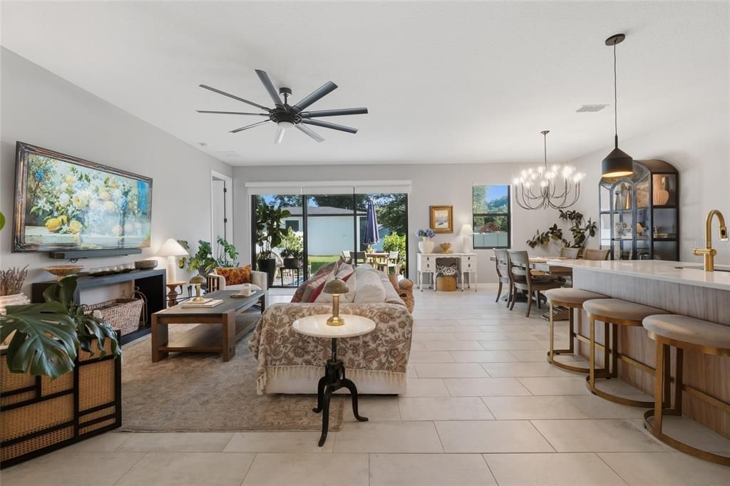 En Venta: $879,000 (5 camas, 3 baños, 2572 Pies cuadrados)