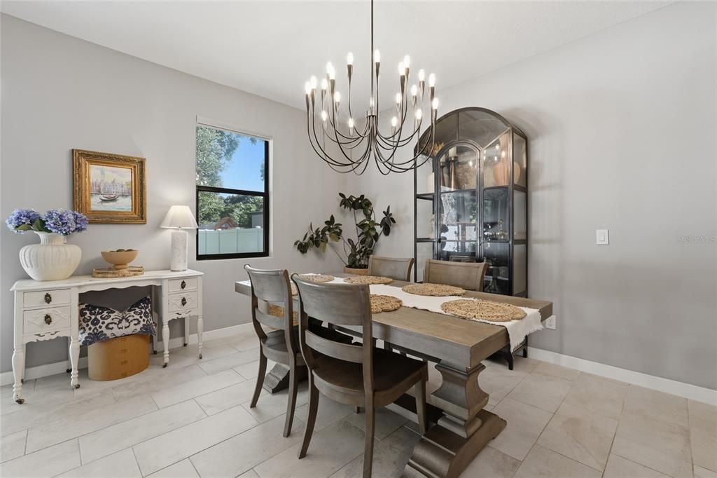 En Venta: $879,000 (5 camas, 3 baños, 2572 Pies cuadrados)