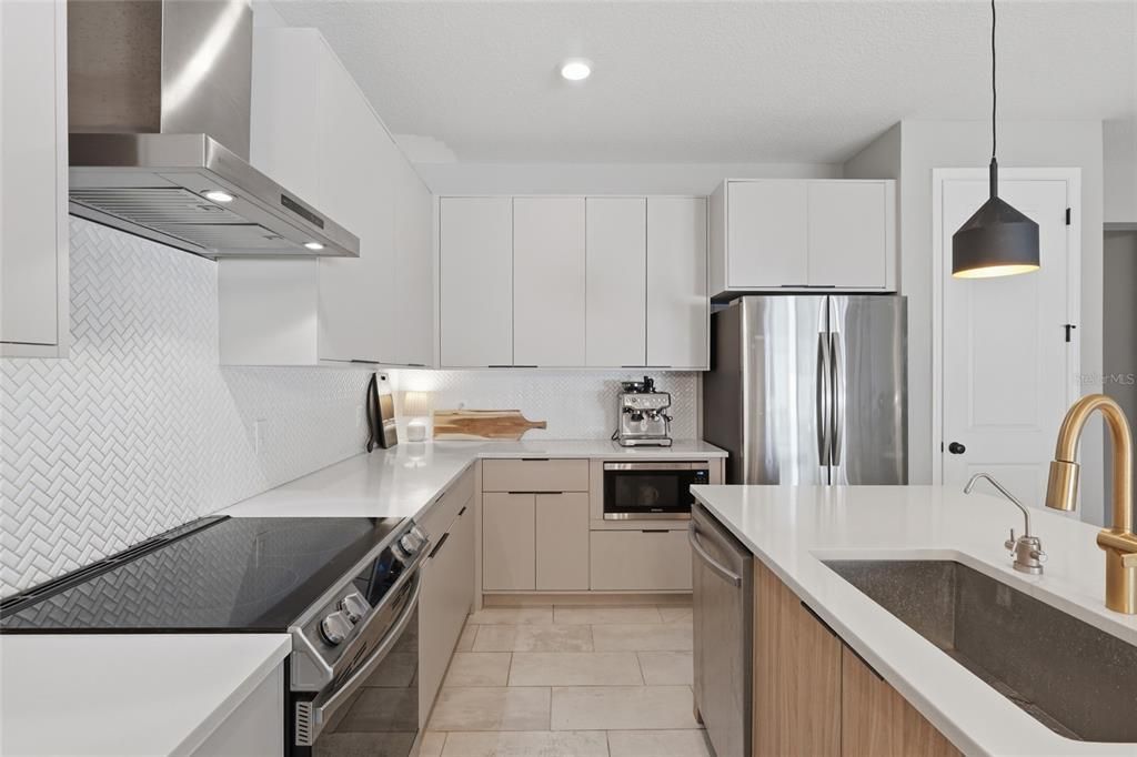 En Venta: $879,000 (5 camas, 3 baños, 2572 Pies cuadrados)