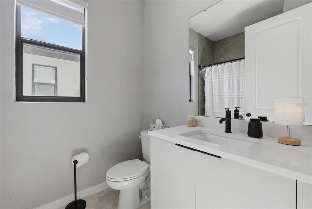 En Venta: $879,000 (5 camas, 3 baños, 2572 Pies cuadrados)