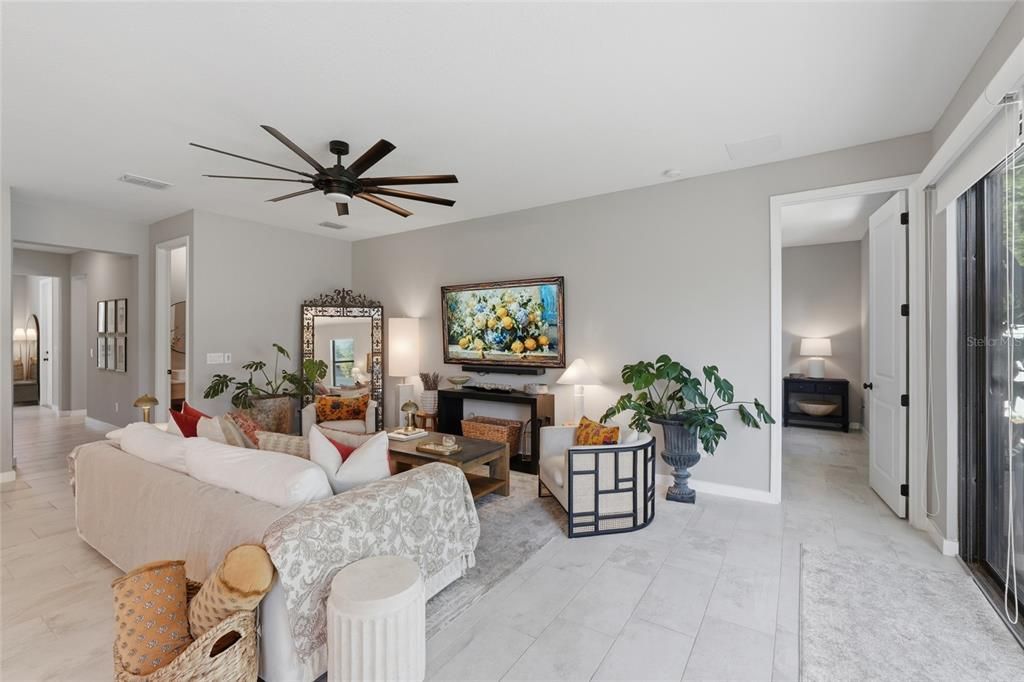 En Venta: $879,000 (5 camas, 3 baños, 2572 Pies cuadrados)