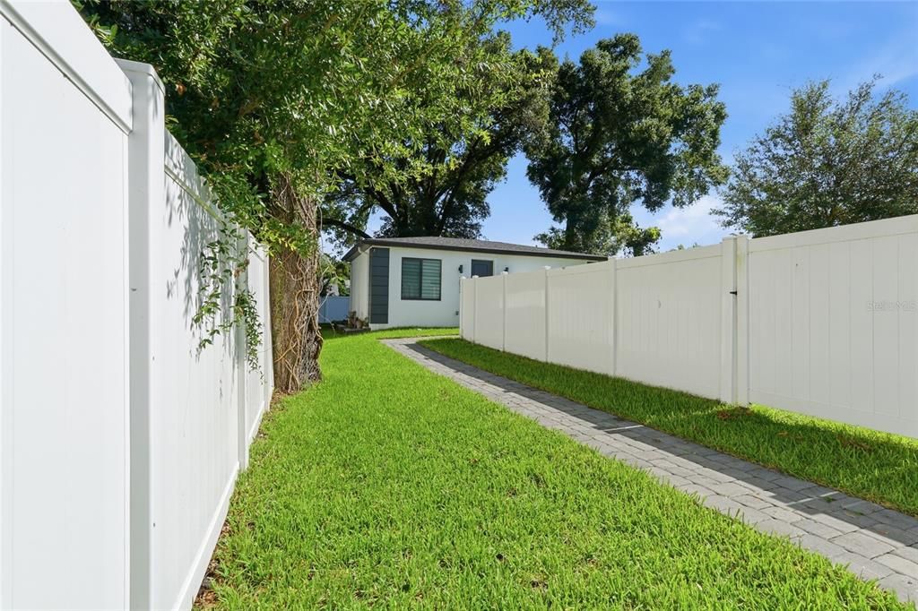 En Venta: $879,000 (5 camas, 3 baños, 2572 Pies cuadrados)