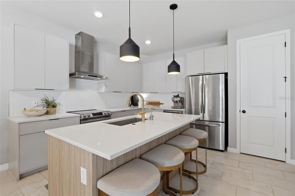 En Venta: $879,000 (5 camas, 3 baños, 2572 Pies cuadrados)