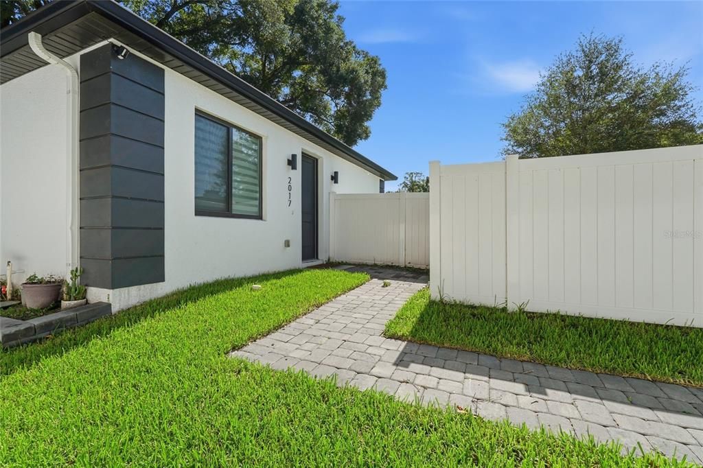En Venta: $879,000 (5 camas, 3 baños, 2572 Pies cuadrados)
