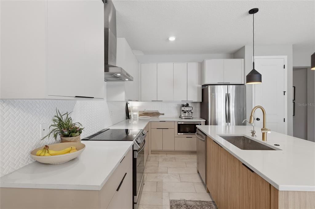 En Venta: $879,000 (5 camas, 3 baños, 2572 Pies cuadrados)