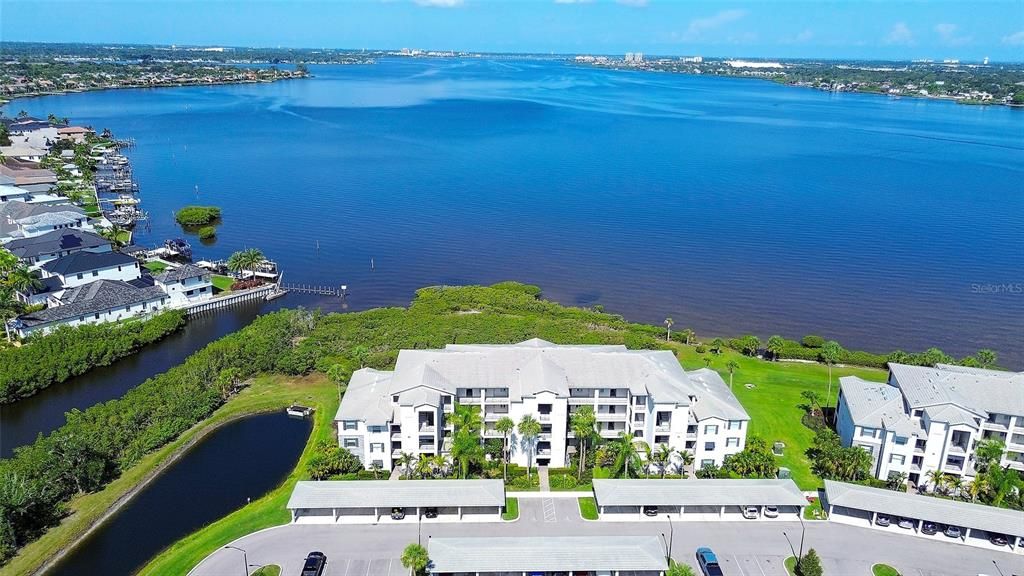 For Sale: $389,000 (2 beds, 2 baths, 1151 Square Feet)