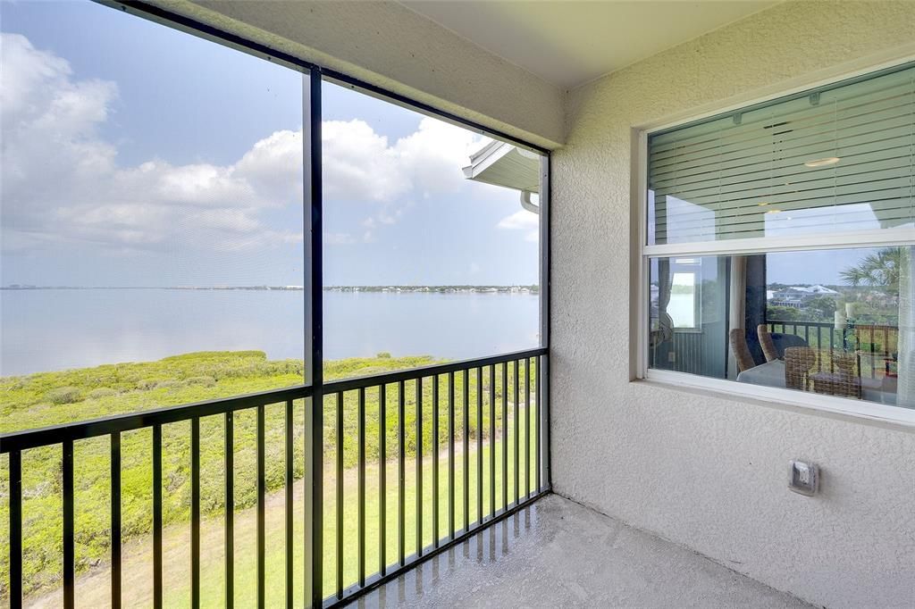 For Sale: $389,000 (2 beds, 2 baths, 1151 Square Feet)