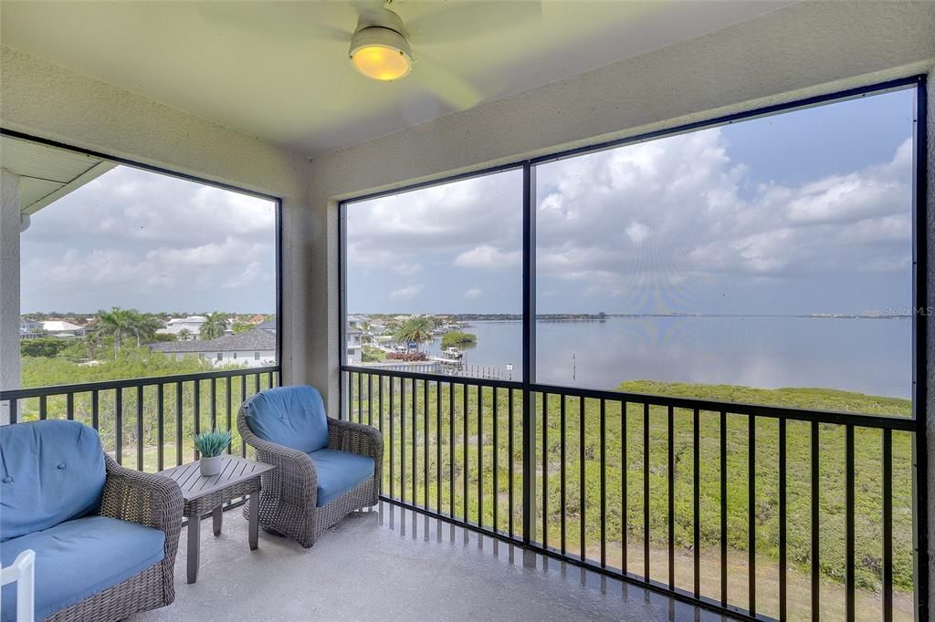 For Sale: $389,000 (2 beds, 2 baths, 1151 Square Feet)