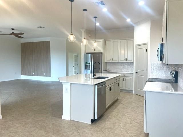 For Rent: $3,250 (2 beds, 2 baths, 1912 Square Feet)