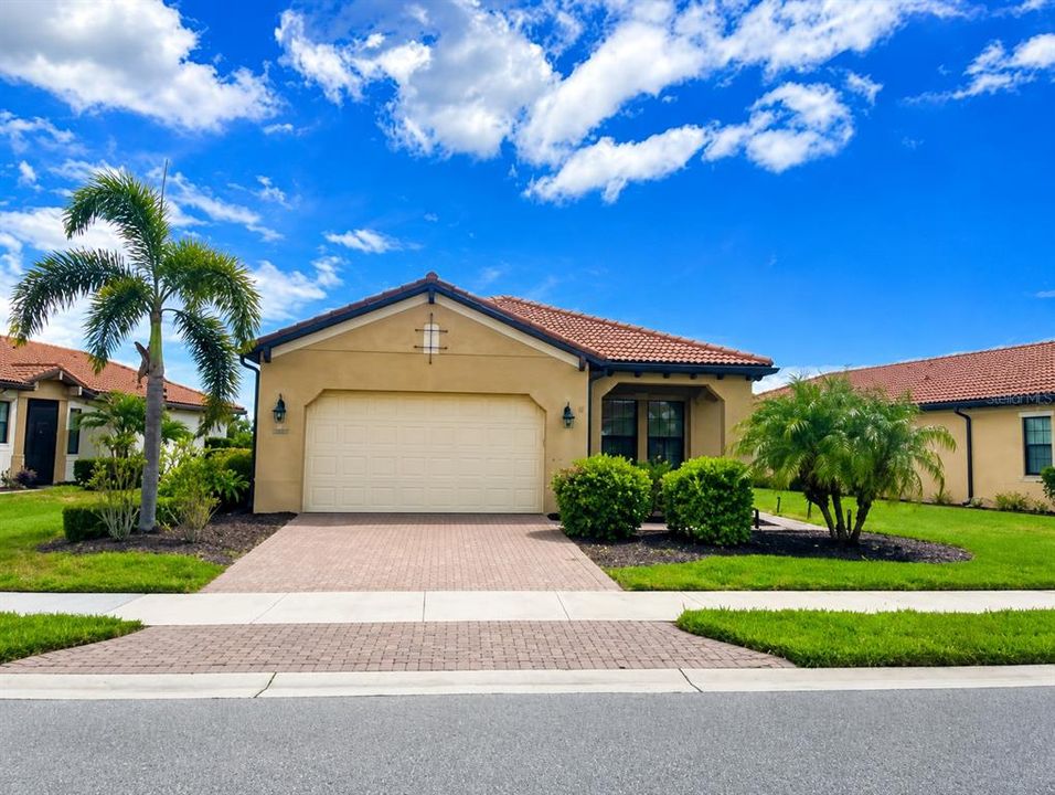 For Rent: $3,250 (2 beds, 2 baths, 1912 Square Feet)