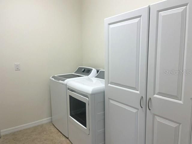For Rent: $3,250 (2 beds, 2 baths, 1912 Square Feet)