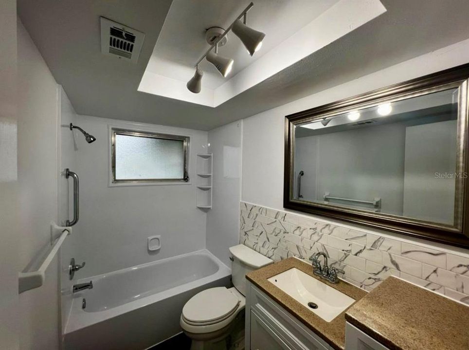 For Rent: $1,650 (2 beds, 1 baths, 816 Square Feet)