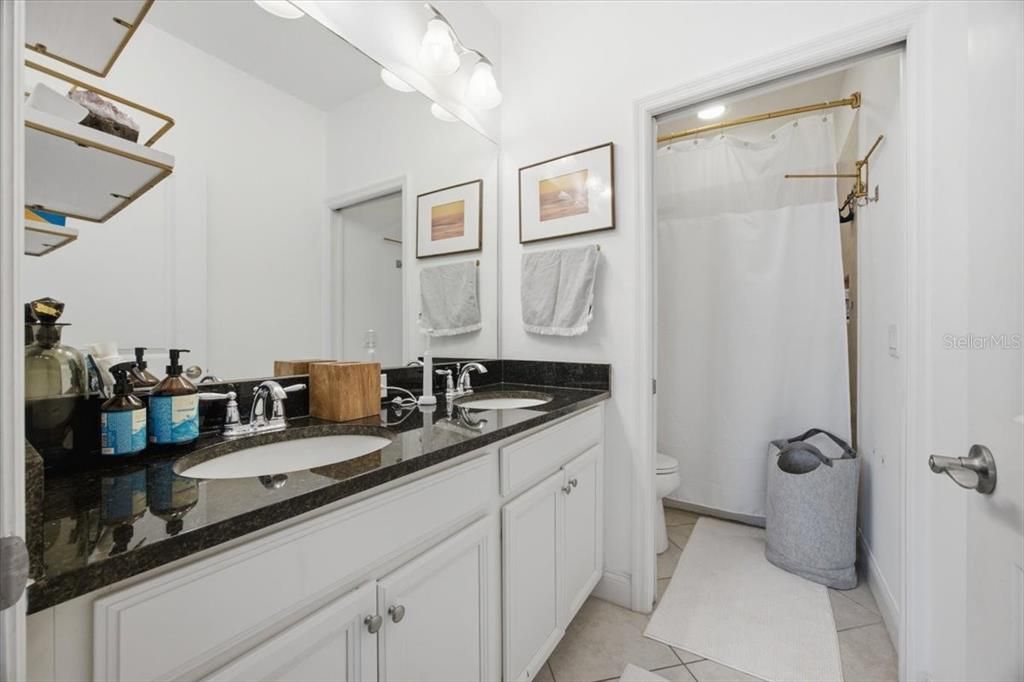 En Renta: $2,800 (5 camas, 4 baños, 2340 Pies cuadrados)