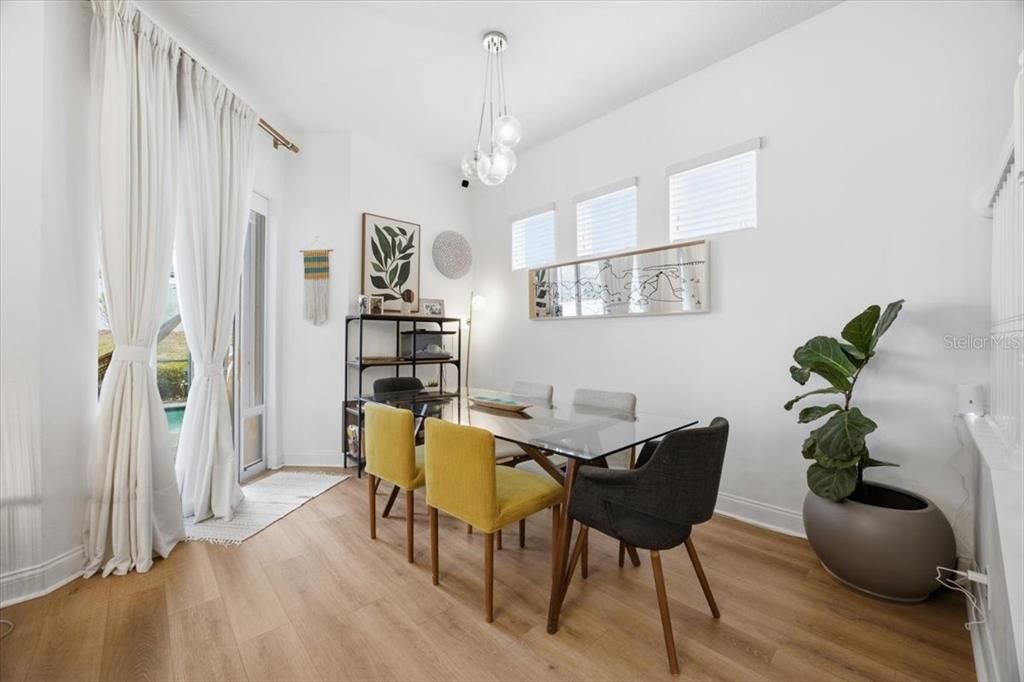 En Renta: $2,800 (5 camas, 4 baños, 2340 Pies cuadrados)