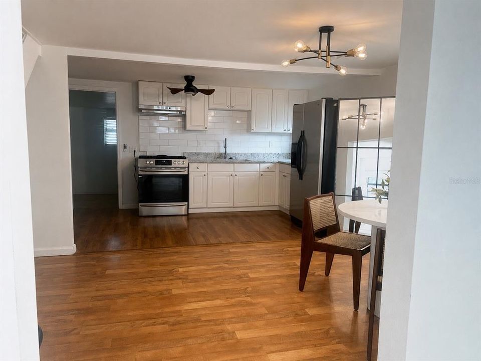 For Sale: $379,000 (2 beds, 1 baths, 1044 Square Feet)