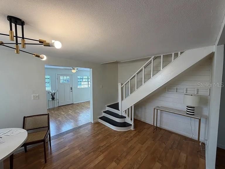 For Sale: $379,000 (2 beds, 1 baths, 1044 Square Feet)