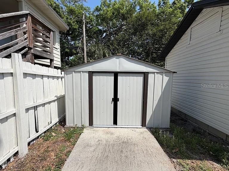 For Sale: $379,000 (2 beds, 1 baths, 1044 Square Feet)