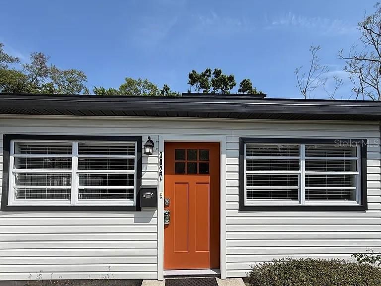For Sale: $379,000 (2 beds, 1 baths, 1044 Square Feet)