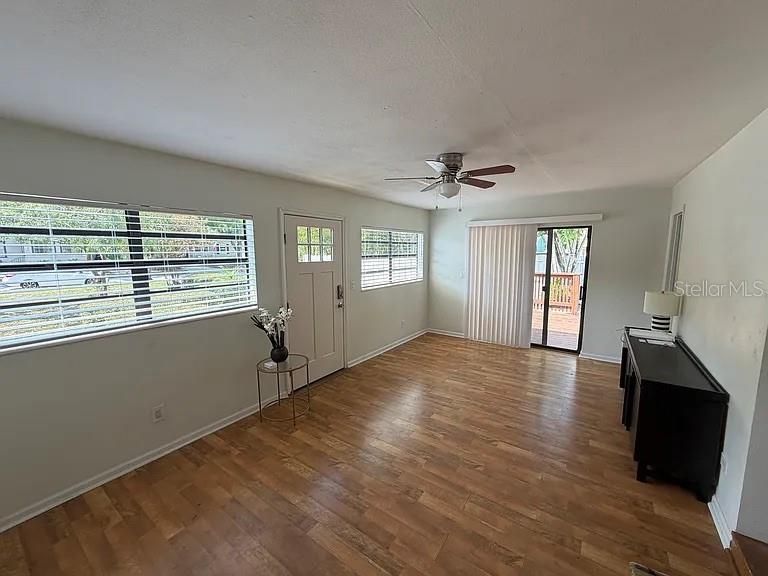 For Sale: $379,000 (2 beds, 1 baths, 1044 Square Feet)