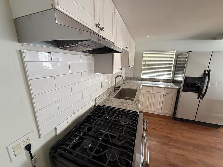 For Sale: $379,000 (2 beds, 1 baths, 1044 Square Feet)