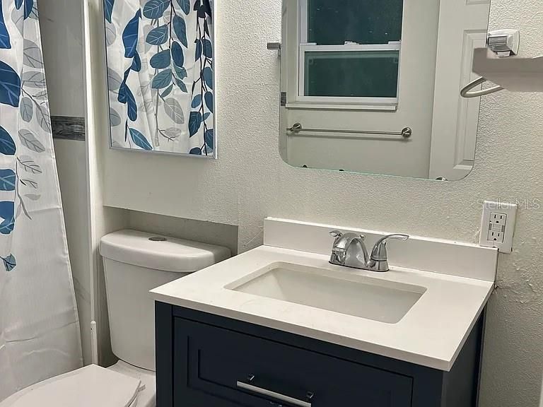 For Sale: $379,000 (2 beds, 1 baths, 1044 Square Feet)