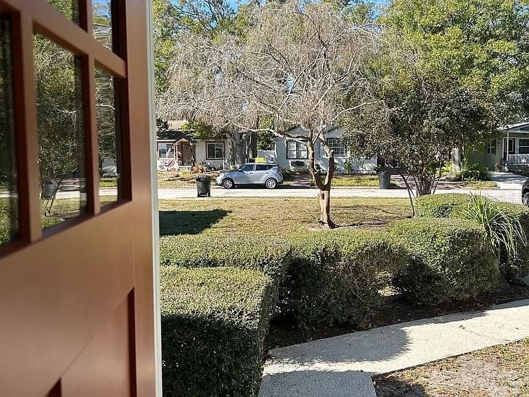For Sale: $379,000 (2 beds, 1 baths, 1044 Square Feet)