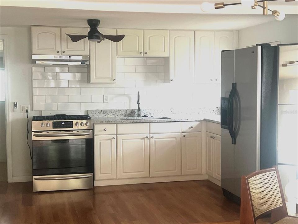 For Sale: $379,000 (2 beds, 1 baths, 1044 Square Feet)