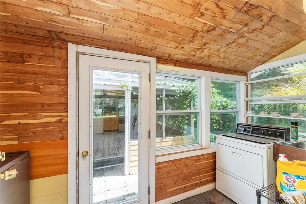 На продажу: $319,000 (4 спален, 2 ванн, 1398 Квадратных фут)