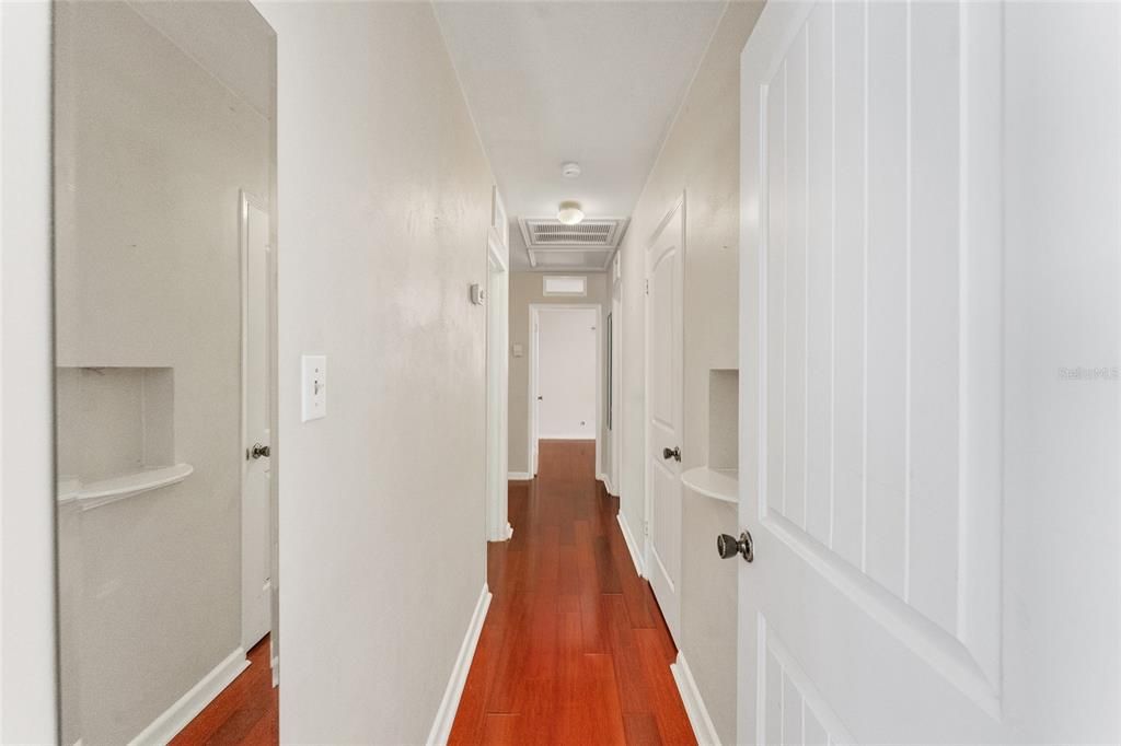 На продажу: $319,000 (4 спален, 2 ванн, 1398 Квадратных фут)