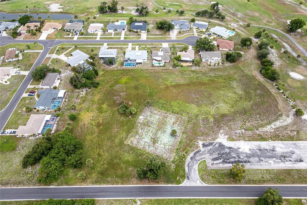 待售: $425,000 (3.43 acres)
