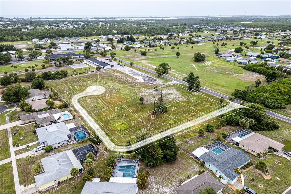 待售: $425,000 (3.43 acres)