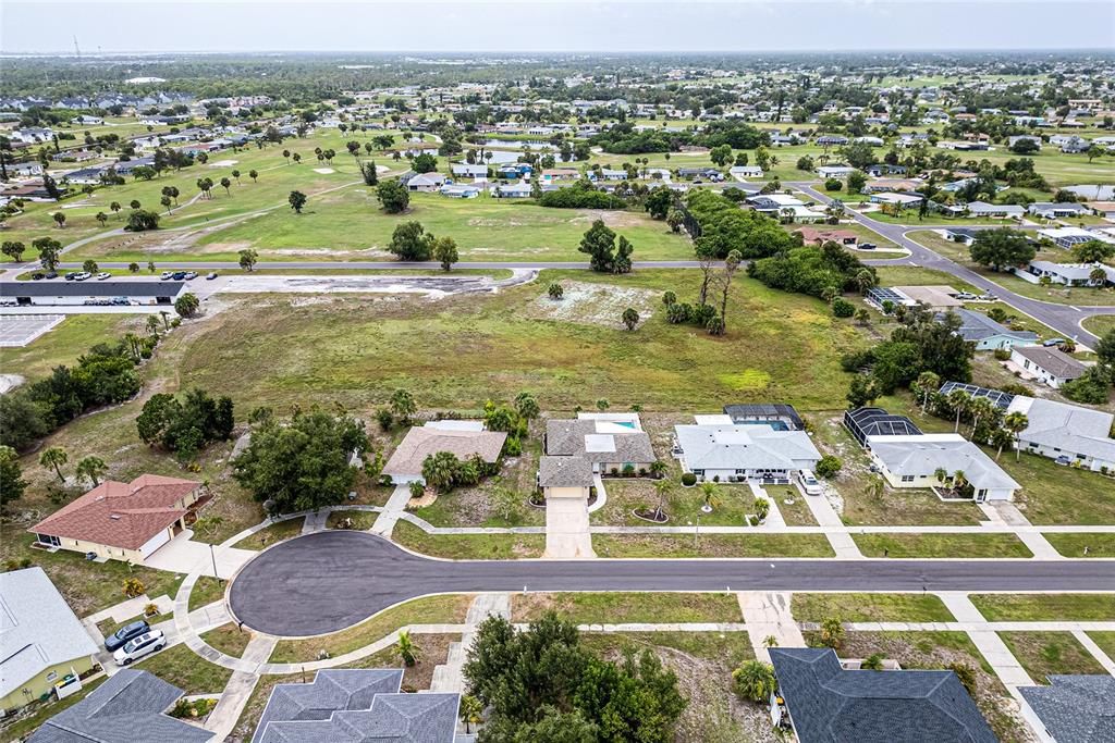 待售: $425,000 (3.43 acres)