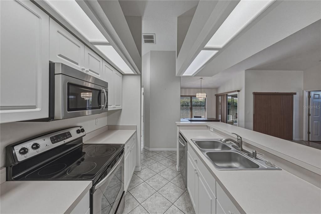 На продажу: $319,900 (3 спален, 2 ванн, 1534 Квадратных фут)