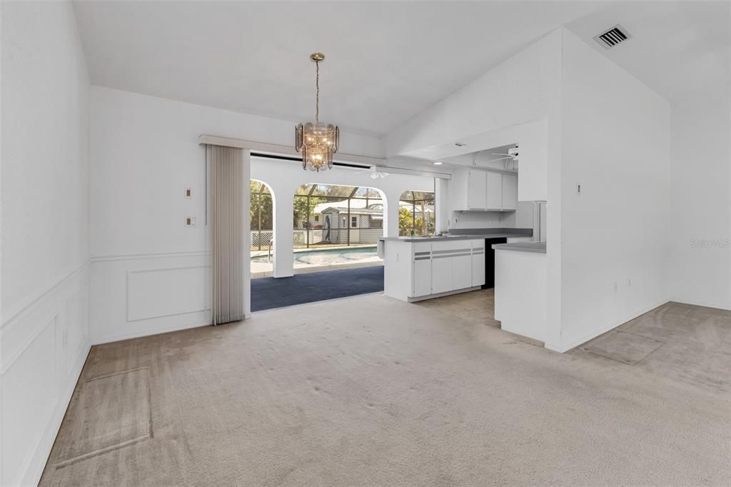 Active With Contract: $265,000 (2 beds, 2 baths, 1086 Square Feet)