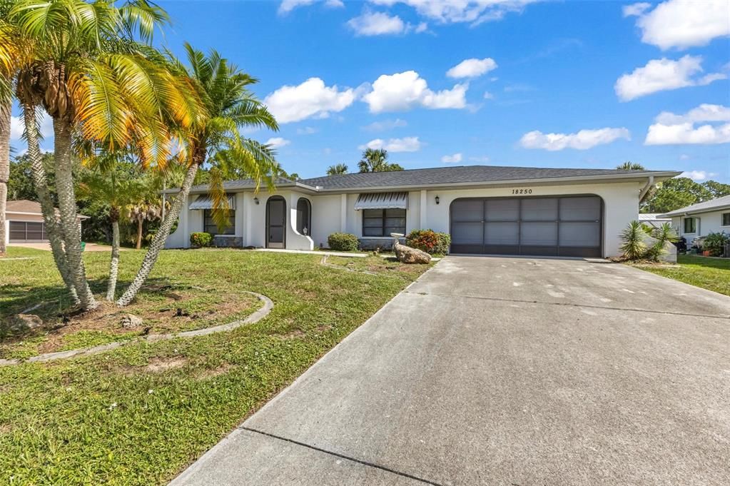 Active With Contract: $265,000 (2 beds, 2 baths, 1086 Square Feet)