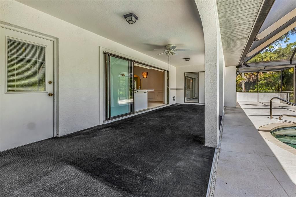 Active With Contract: $265,000 (2 beds, 2 baths, 1086 Square Feet)