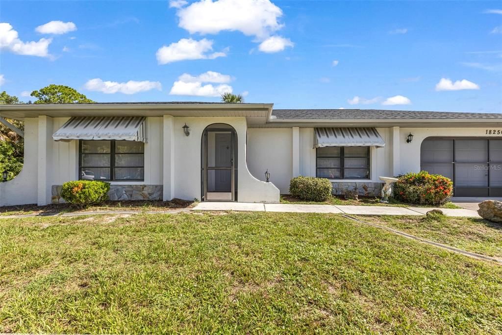 Active With Contract: $265,000 (2 beds, 2 baths, 1086 Square Feet)