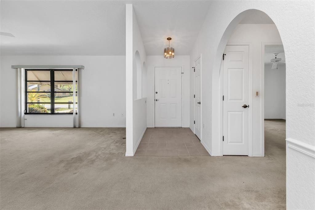 Active With Contract: $265,000 (2 beds, 2 baths, 1086 Square Feet)