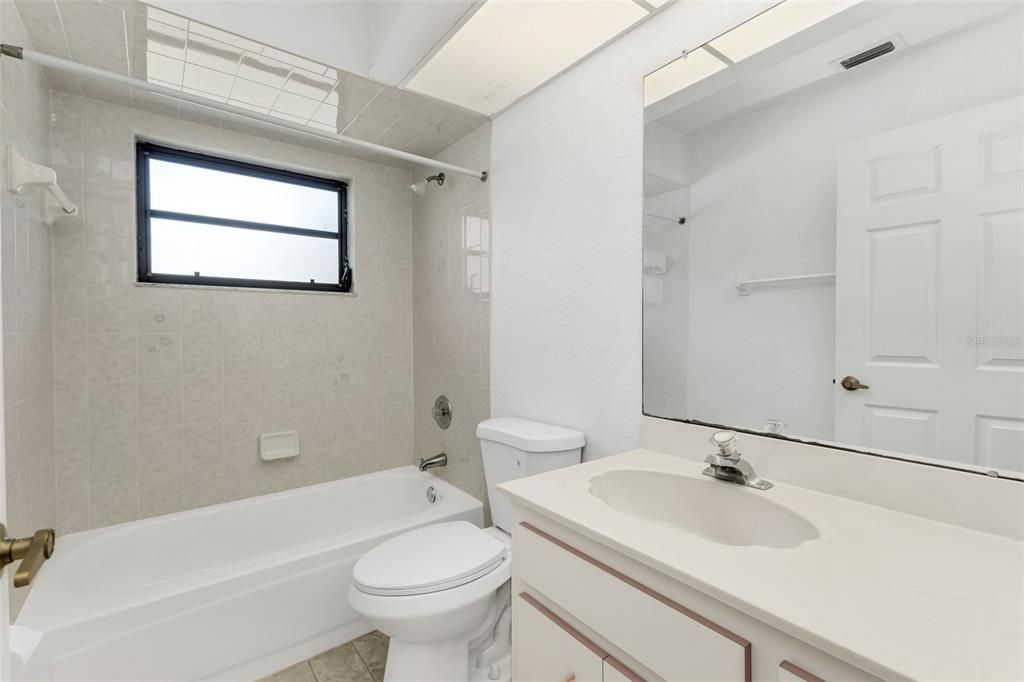 Active With Contract: $265,000 (2 beds, 2 baths, 1086 Square Feet)
