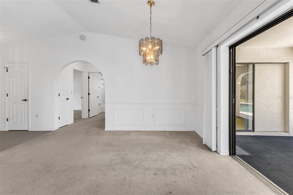 Active With Contract: $265,000 (2 beds, 2 baths, 1086 Square Feet)