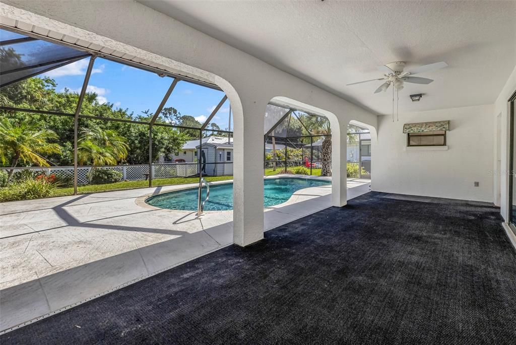 Active With Contract: $265,000 (2 beds, 2 baths, 1086 Square Feet)