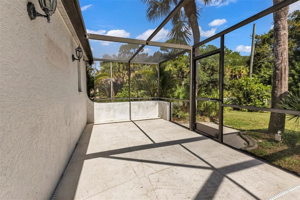 Active With Contract: $265,000 (2 beds, 2 baths, 1086 Square Feet)