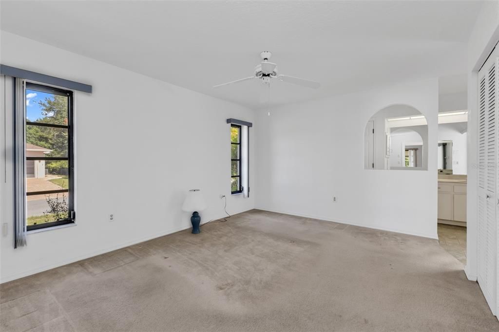 Active With Contract: $265,000 (2 beds, 2 baths, 1086 Square Feet)