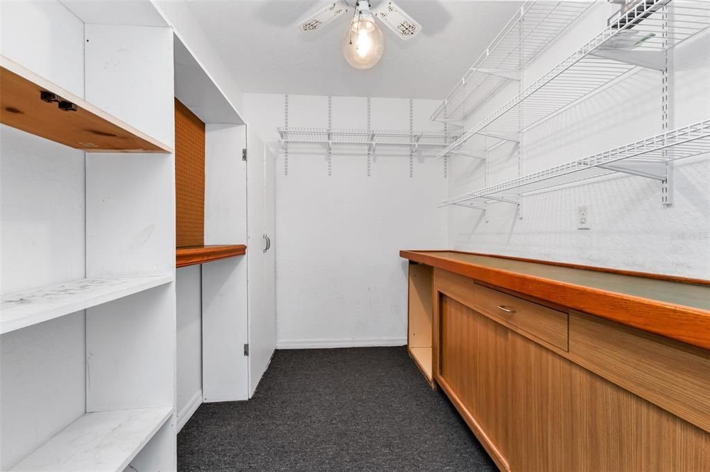 Active With Contract: $265,000 (2 beds, 2 baths, 1086 Square Feet)